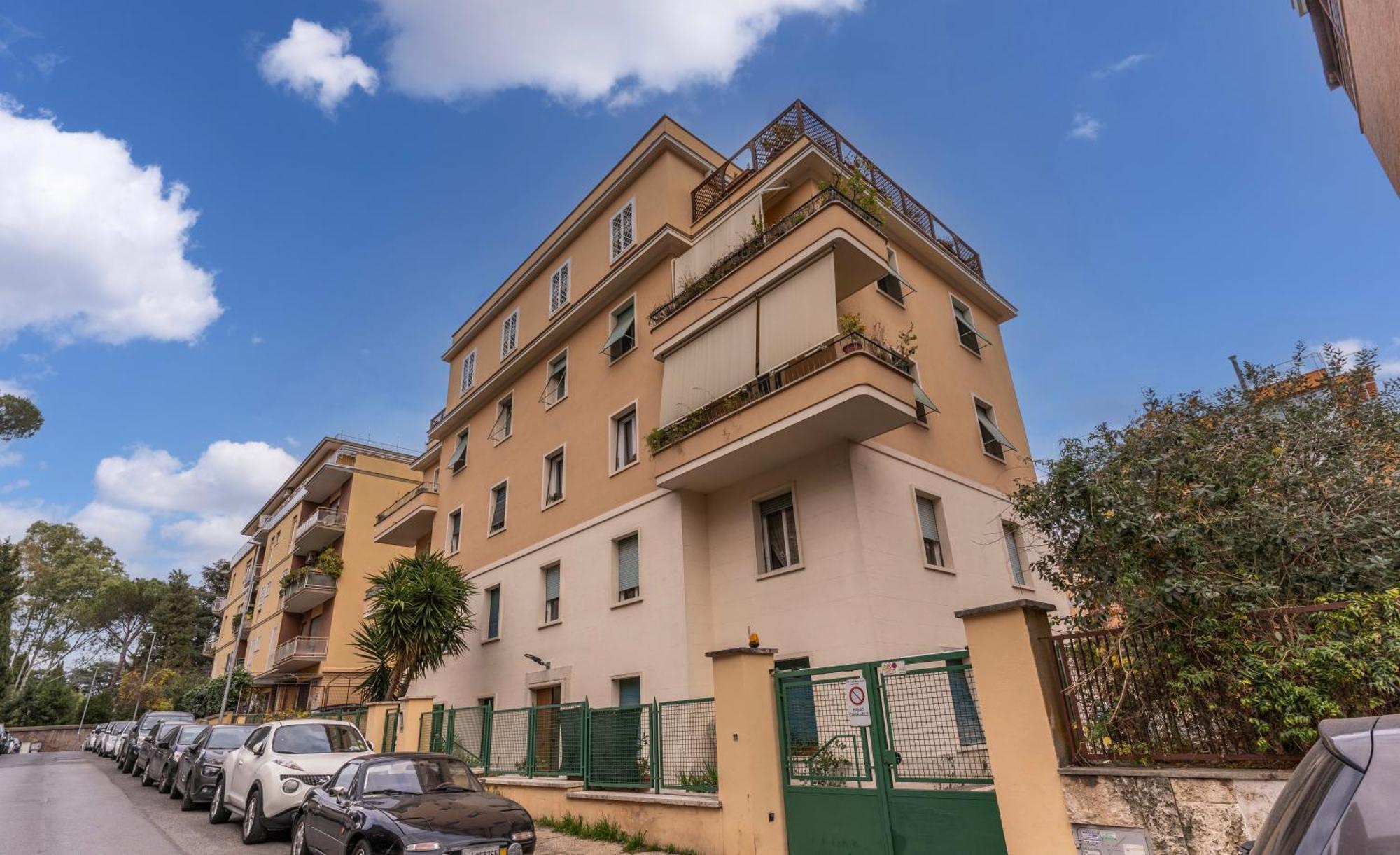 Pmt Apt — Photos 1